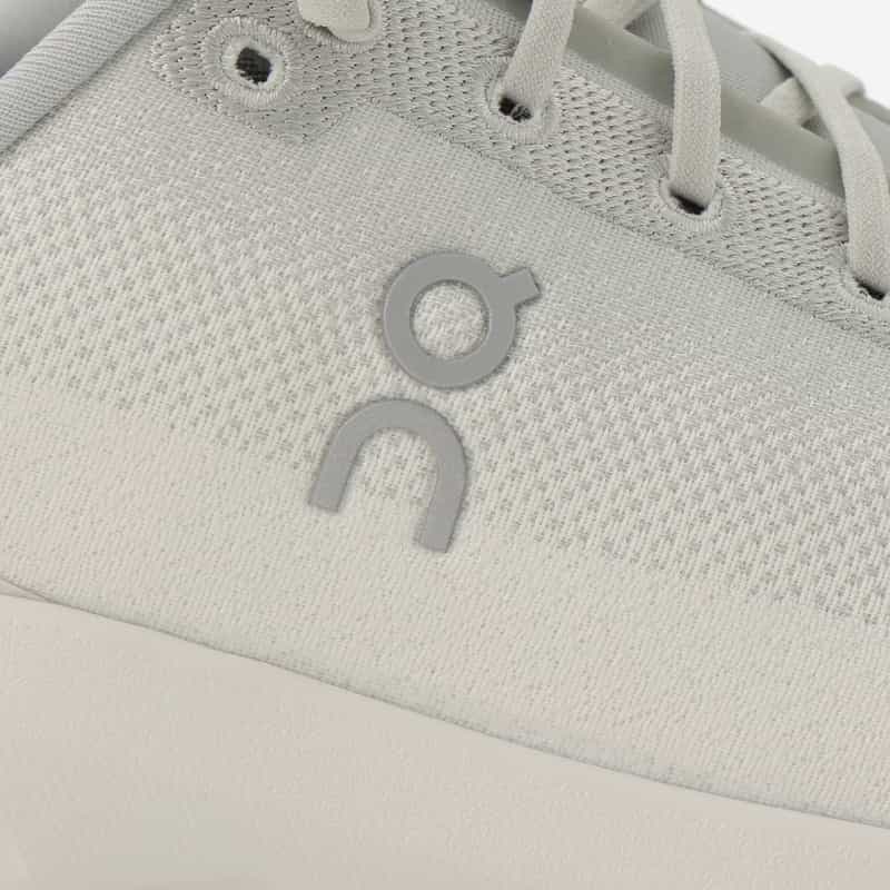ON ON＜オン＞ スニーカー"CLOUDTILT" LIGHT GRAY