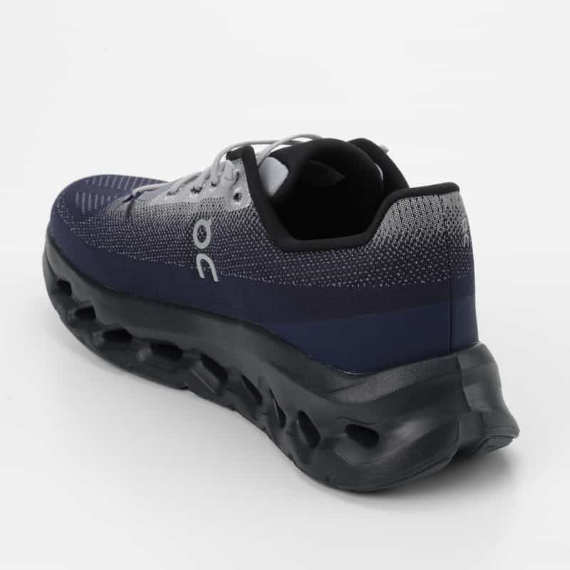 ON ON＜オン＞ スニーカー“CLOUDTILT" NAVY