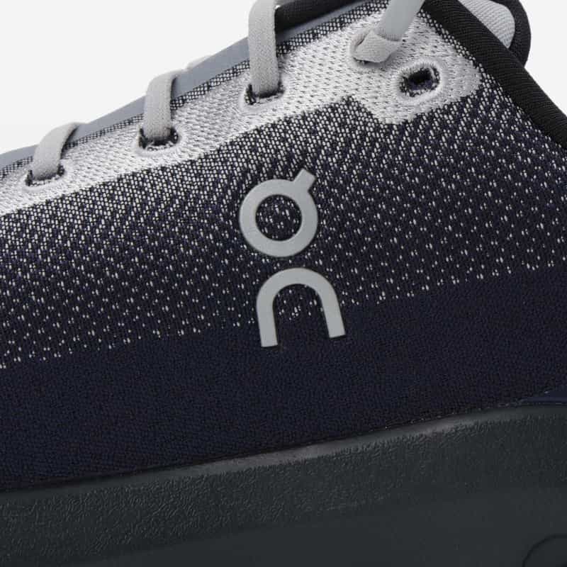 ON ON＜オン＞ スニーカー“CLOUDTILT" NAVY