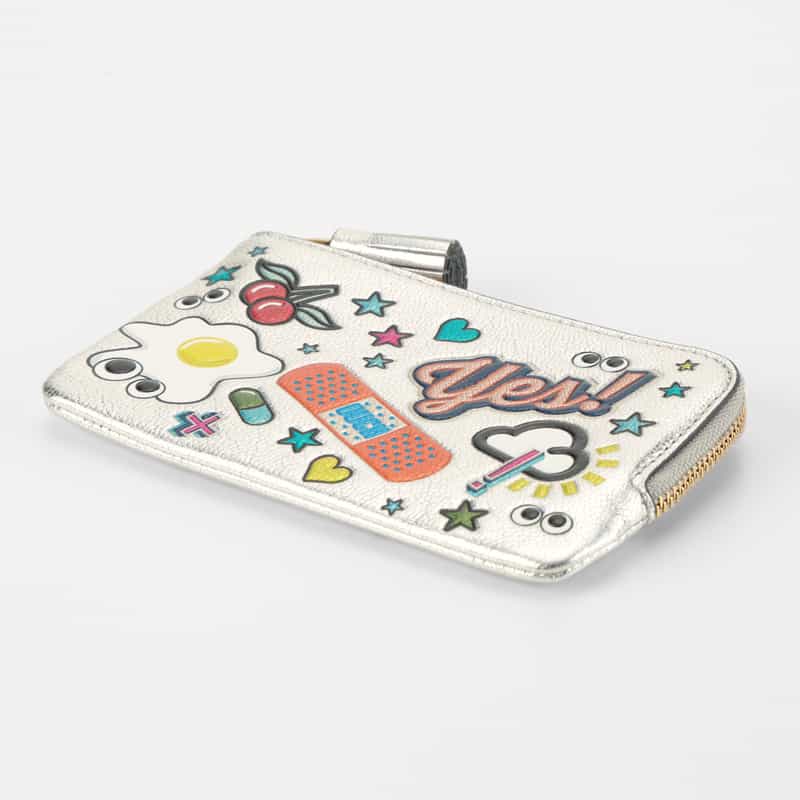 ANYA HINDMARCH ANYA HINDMARCH ANYA HINDMARCH ＜アニヤ ハインドマーチ＞ オール・オーバー・ステッカー・スモール・ジップ・ルースポケット SILVER