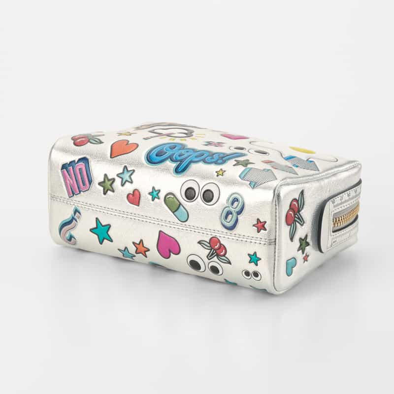 ANYA HINDMARCH ANYA HINDMARCH ANYA HINDMARCH ＜アニヤ ハインドマーチ＞ オール・オーバー・ステッカー・インポータント・シングス・ポーチ SILVER