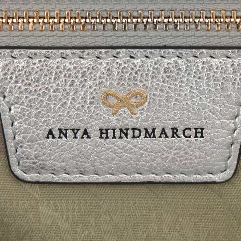ANYA HINDMARCH ANYA HINDMARCH ANYA HINDMARCH ＜アニヤ ハインドマーチ＞ オール・オーバー・ステッカー・インポータント・シングス・ポーチ SILVER