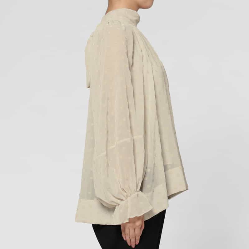 BARNEYS NEW YORK ウォッシャブル フロッキードット柄シアーボウタイブラウス（インナーキャミソール付き） BEIGE