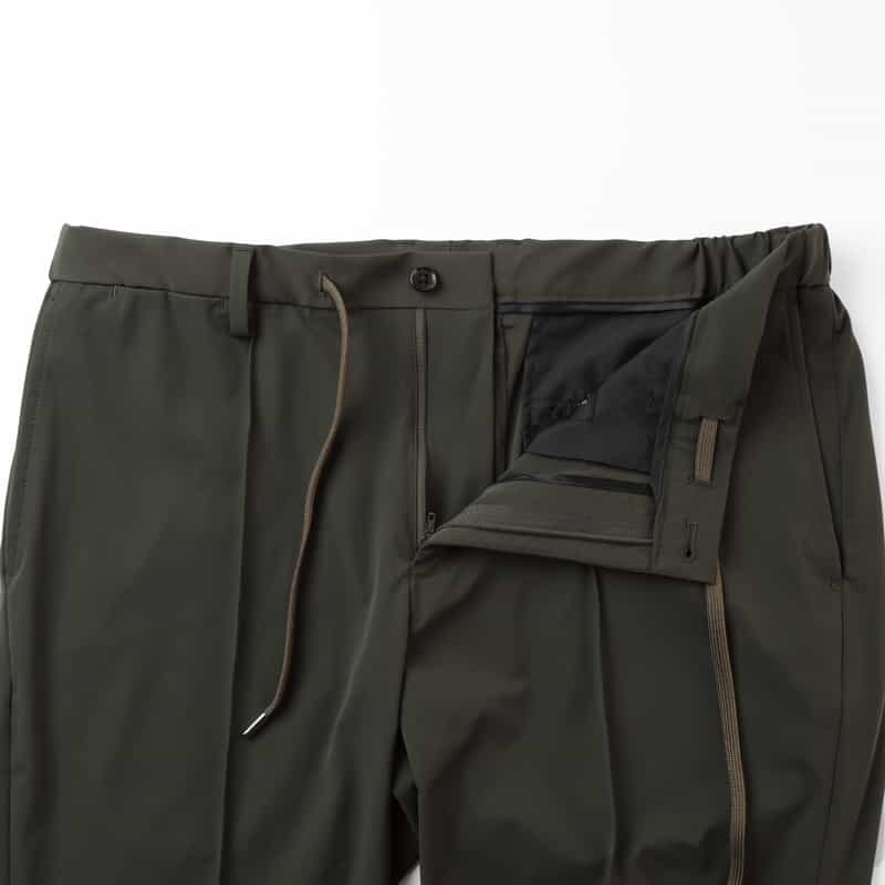 BARNEYS NEW YORK セットアップ ストレッチ素材イージーパンツ KHAKI