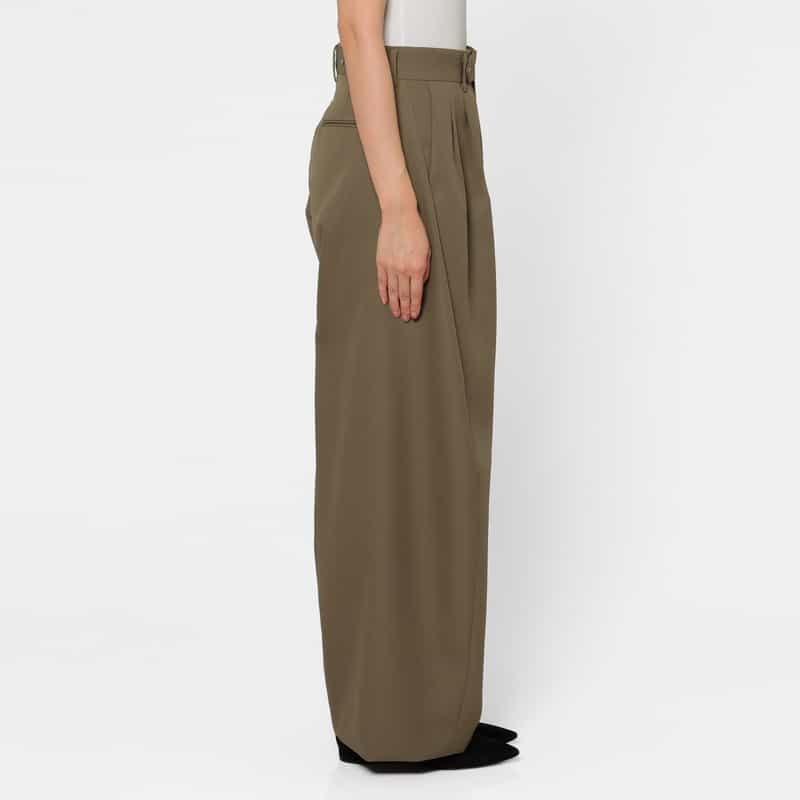 HYKE HYKE ＜ハイク＞ バレルレッグパンツ BEIGE