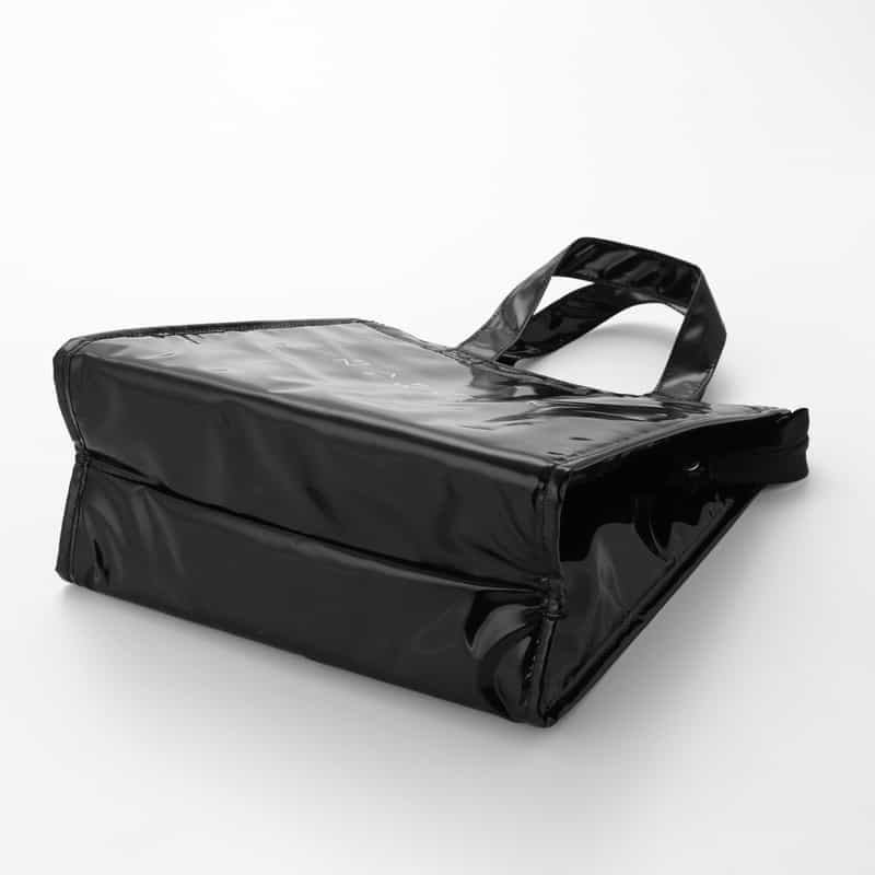 BARNEYS NEW YORK ロゴ入りPVC保冷トートバッグ／無地 BLACK