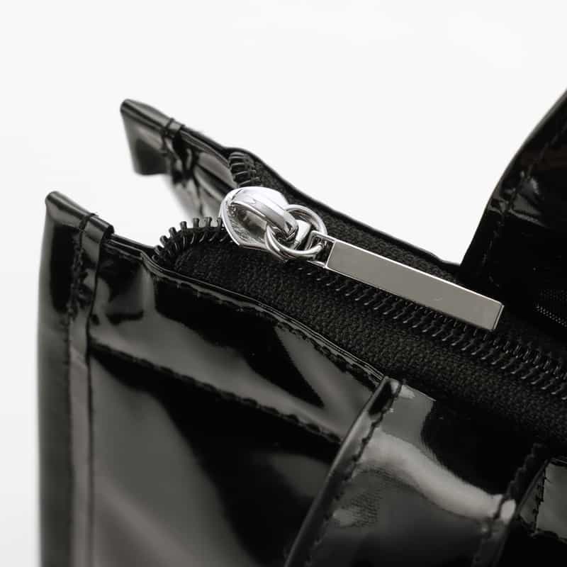 BARNEYS NEW YORK ロゴ入りPVC保冷トートバッグ／無地 BLACK