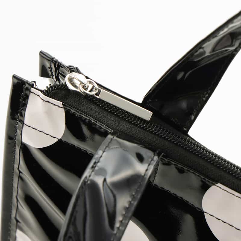 BARNEYS NEW YORK ロゴ入りPVC保冷トートバッグ／ドット柄 BLACK