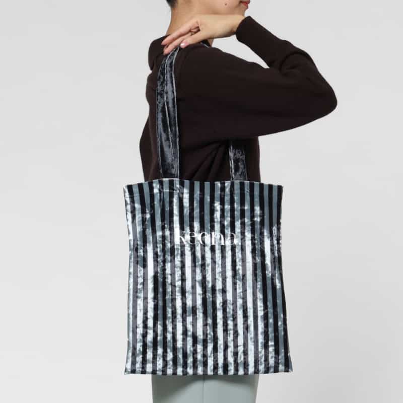 KEENA. KEENA＜キーナ＞ バーニーズ　ニューヨーク限定ストライプ柄トートバッグ BLACK