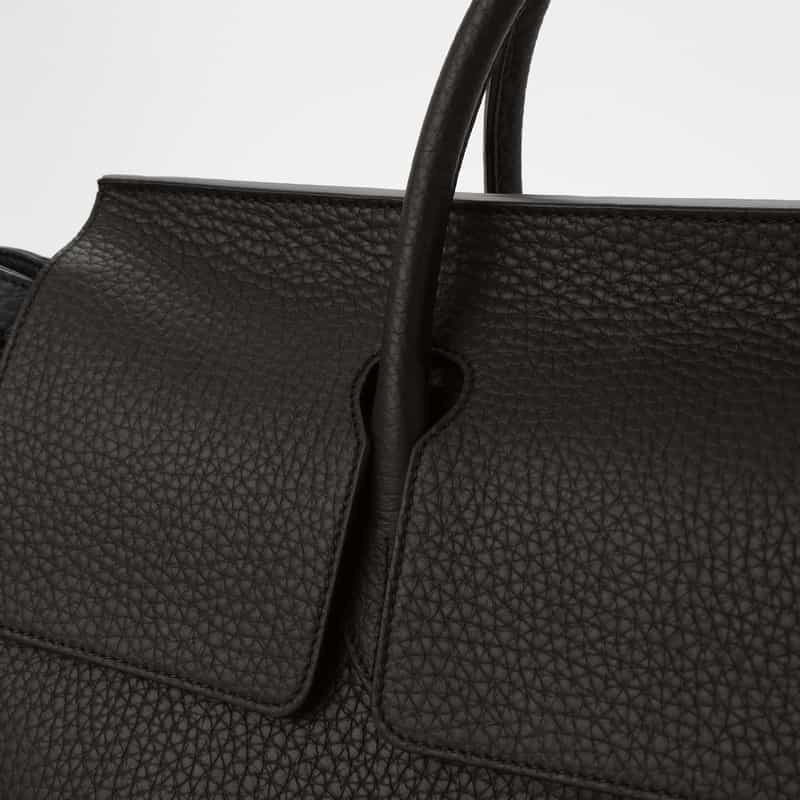 ACATE ACATE＜アカーテ＞ レザーボストンバッグ（M）“OSTRO" BLACK