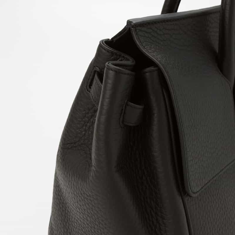 ACATE ACATE＜アカーテ＞ レザーボストンバッグ（M）“OSTRO" BLACK