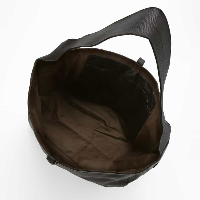 T.T T.T＜ティー ティー＞ カーフレザーショルダーバッグ"NEWSBOY" BLACK