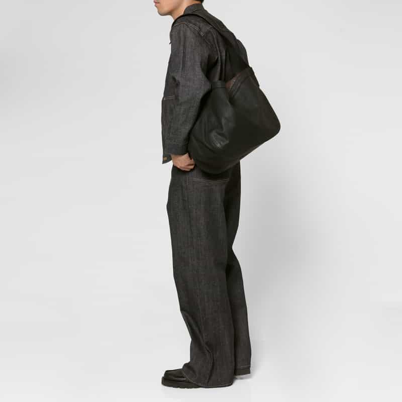 T.T T.T＜ティー ティー＞ ホースレザーショルダーバッグ"NEWSBOY" BLACK