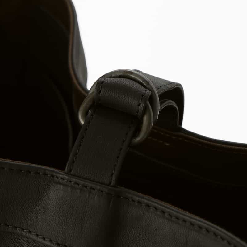 T.T T.T＜ティー ティー＞ ホースレザーショルダーバッグ"NEWSBOY" BLACK