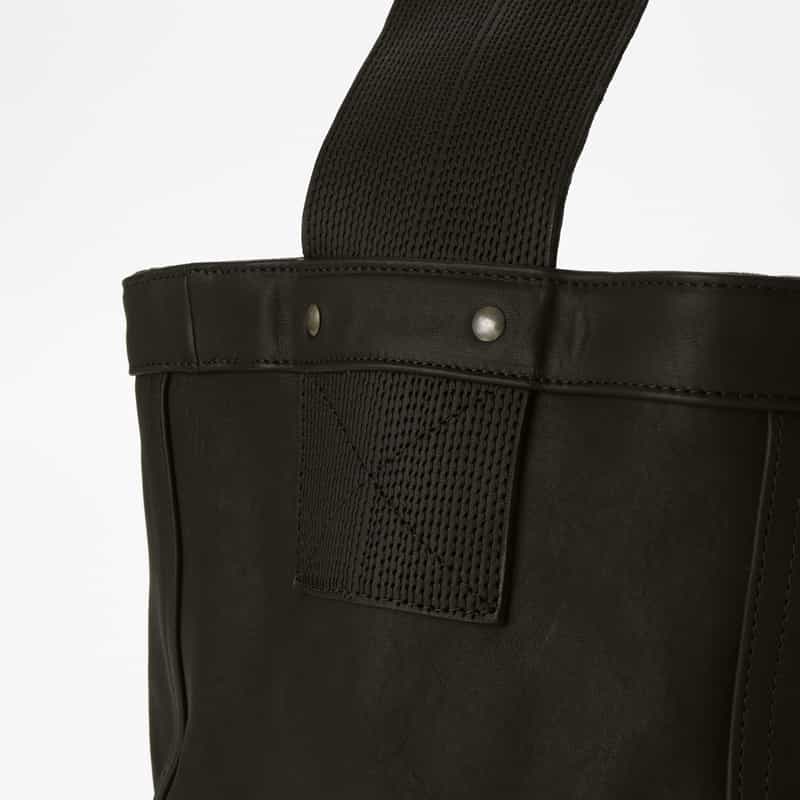 T.T T.T＜ティー ティー＞ ホースレザーショルダーバッグ"NEWSBOY" BLACK