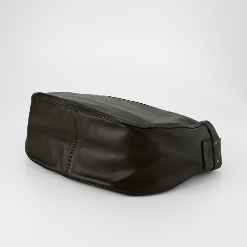 T.T T.T＜ティー ティー＞ カーフレザーショルダーバッグ"NEWSBOY" BLACK