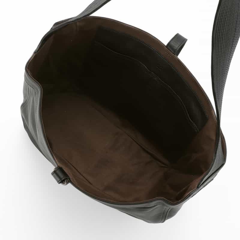T.T T.T＜ティー ティー＞ カーフレザーショルダーバッグ"NEWSBOY" BLACK