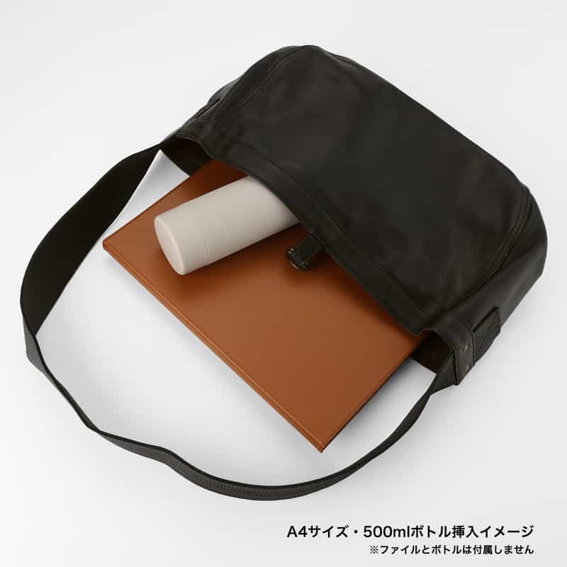 T.T T.T＜ティー ティー＞ カーフレザーショルダーバッグ"NEWSBOY" BLACK