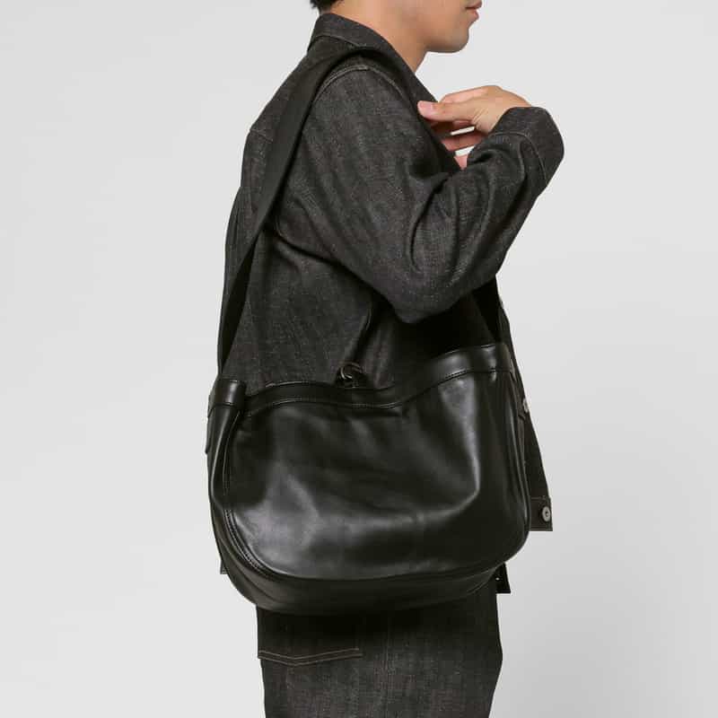 T.T T.T＜ティー ティー＞ カーフレザーショルダーバッグ"NEWSBOY" BLACK