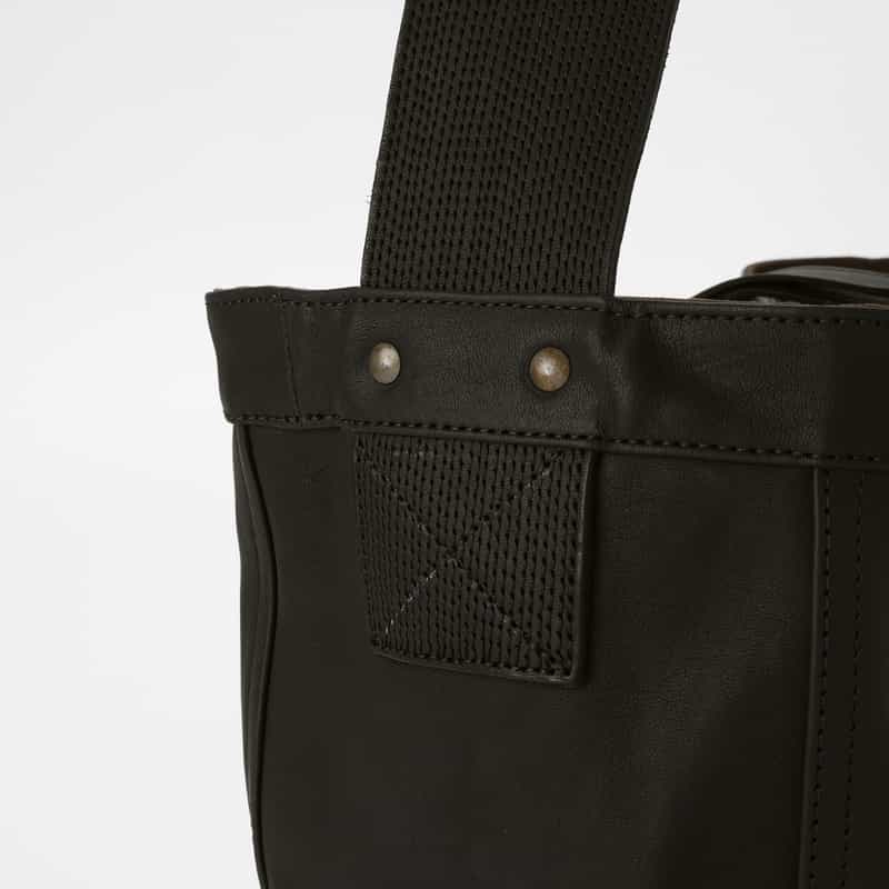 T.T T.T＜ティー ティー＞ ホースレザーショルダーバッグ"NEWSBOY" BLACK