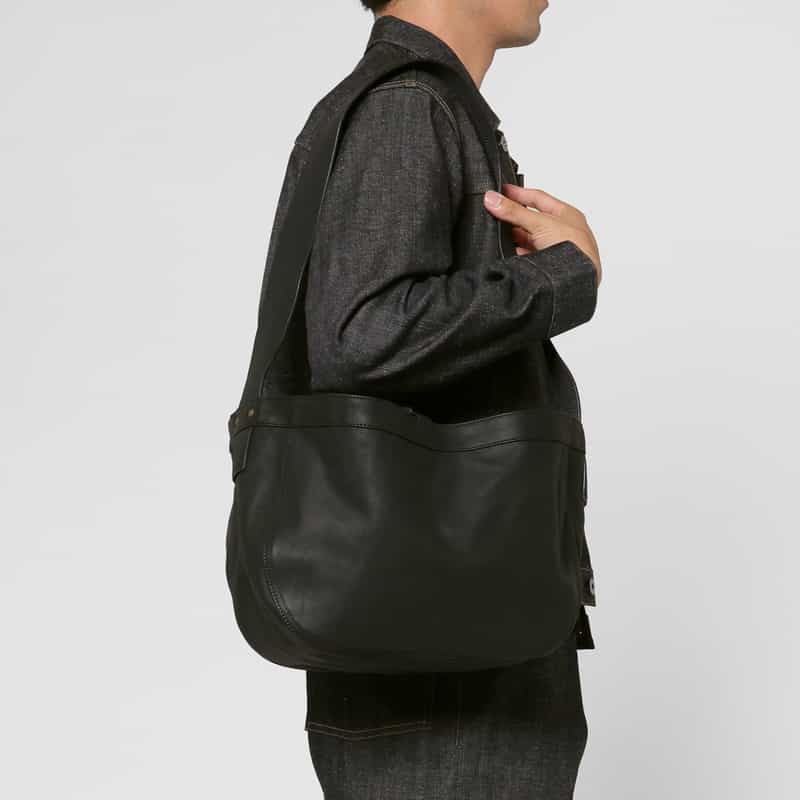 T.T T.T＜ティー ティー＞ ホースレザーショルダーバッグ"NEWSBOY" BLACK