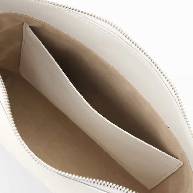 BARNEYS NEW YORK エンボス ロゴ ショルダーバッグ WHITE
