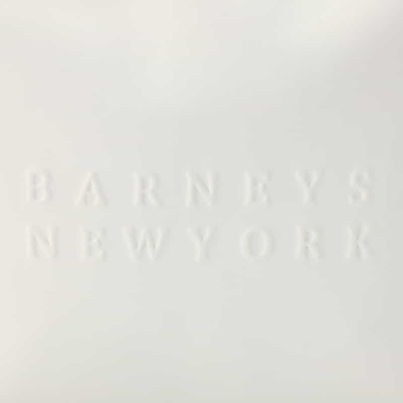 BARNEYS NEW YORK エンボス ロゴ ショルダーバッグ WHITE