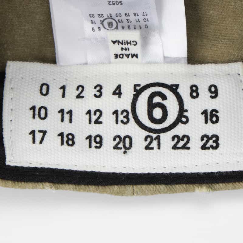 MM6 MAISON MARGIELA MM6 MAISON MARGIELA＜エムエム6 メゾン マルジェラ＞ ロゴ入りベースボールキャップ KHAKI