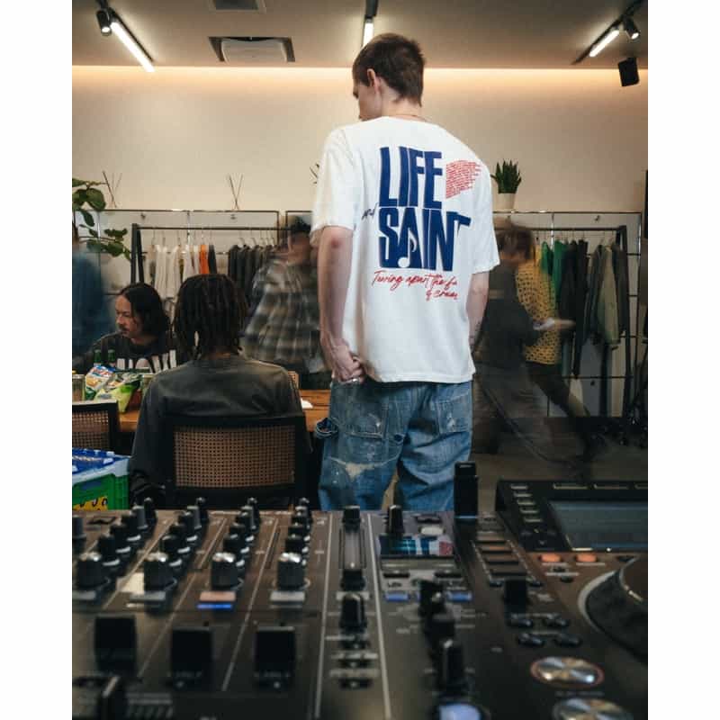 SAINT MXXXXXX SAINT MXXXXXX＜セント マイケル＞ ヴィンテージ加工グラフィックTシャツ WHITE