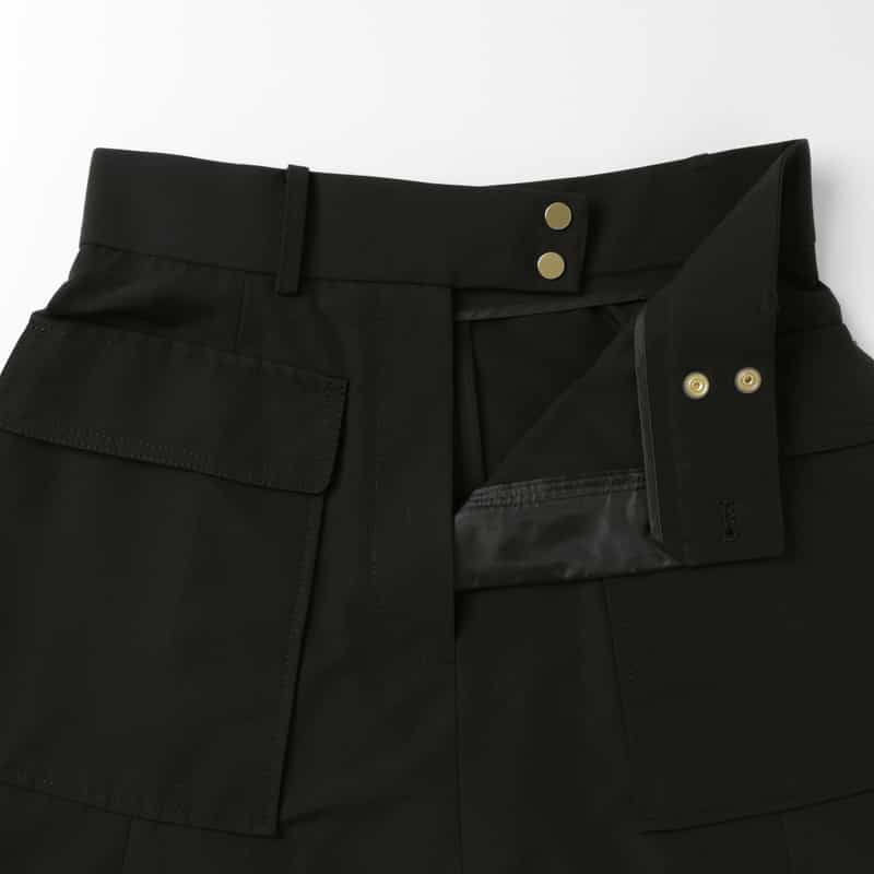 BARNEYS NEW YORK コットンナイロン素材Aラインサファリスカート BLACK