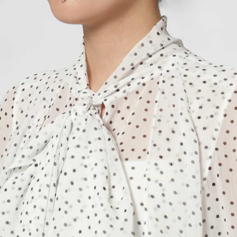 BARNEYS NEW YORK シアー素材ドット柄ボウタイ付きケープブラウス WHITE