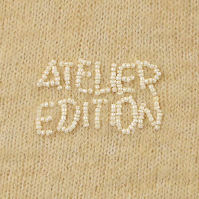 ATELIER EDITION ATELIER EDITION ＜アトリエ エディション＞ ビーズロゴ刺繍襟付きニットプルオーバー YELLOW