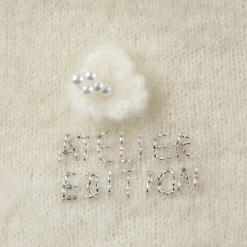 ATELIER EDITION ATELIER EDITION ＜アトリエ エディション＞ バーニーズ　ニューヨーク限定刺繍デザイン 襟付きニットカーディガン WHITE