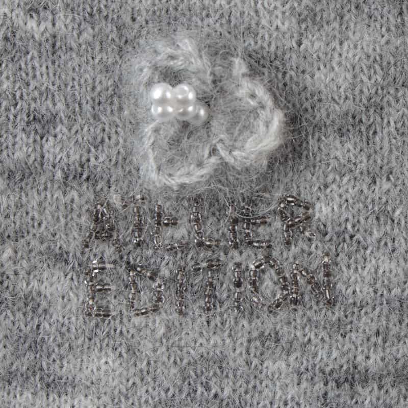 ATELIER EDITION ATELIER EDITION ＜アトリエ エディション＞ バーニーズ　ニューヨーク限定刺繍デザイン 襟付きニットカーディガン GRAY