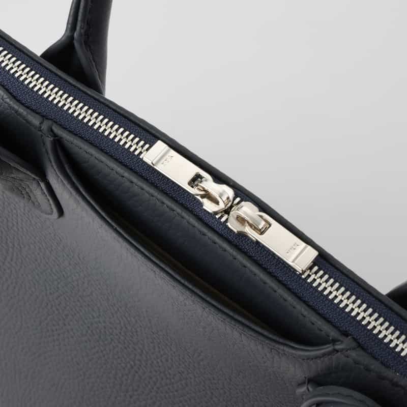 BARNEYS NEW YORK シュリンクレザーブリーフケース NAVY