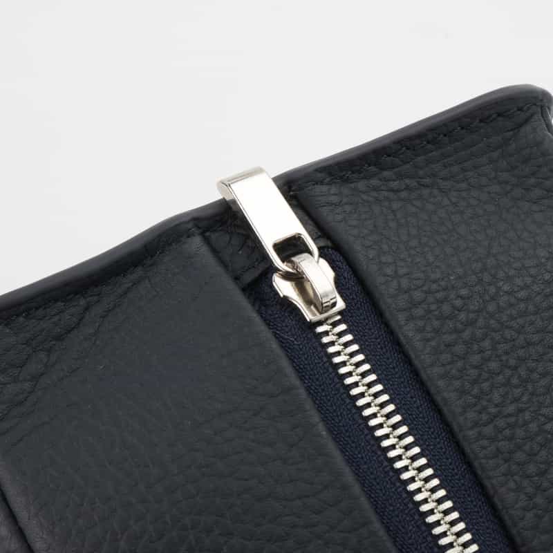 BARNEYS NEW YORK シュリンクレザーワンハンドルクラッチバッグ NAVY
