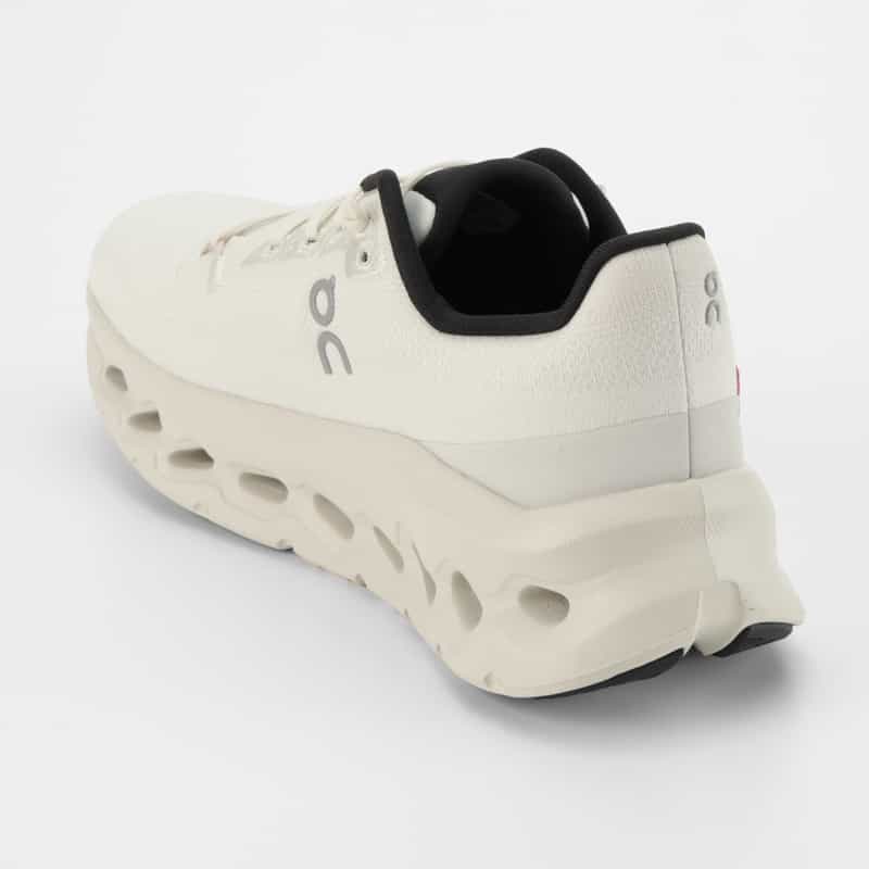 ON ON ＜オン＞ スニーカー "Cloudtilt" WHITE