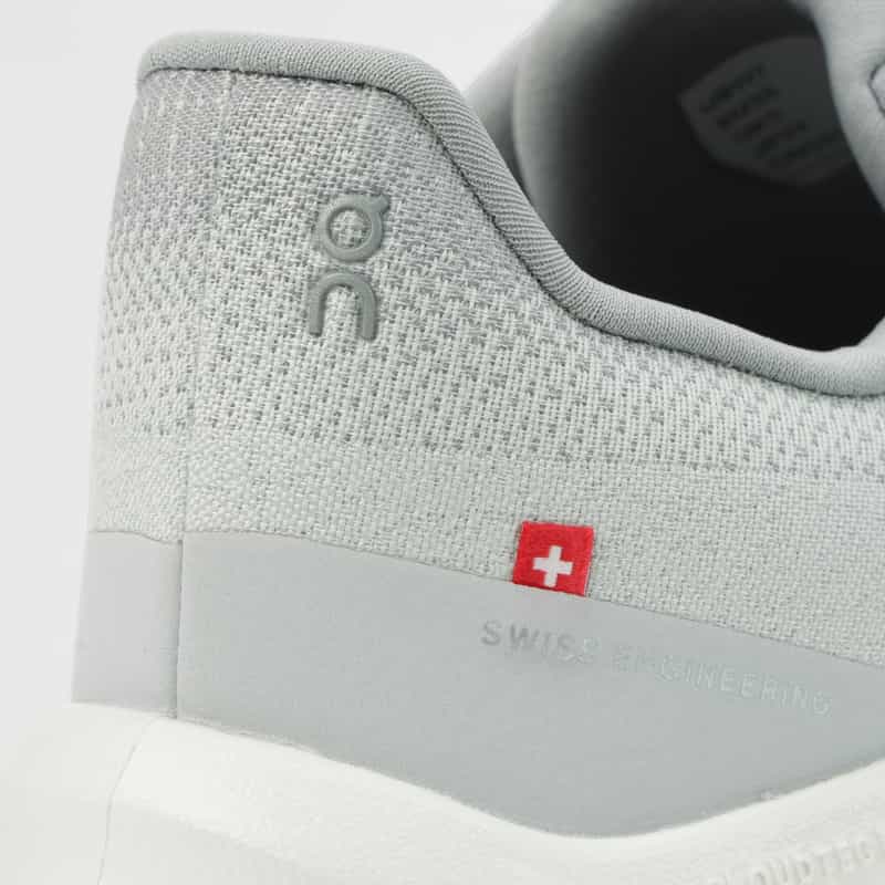 ON ON ＜オン＞ スニーカー "Cloudtilt" LIGHT GRAY