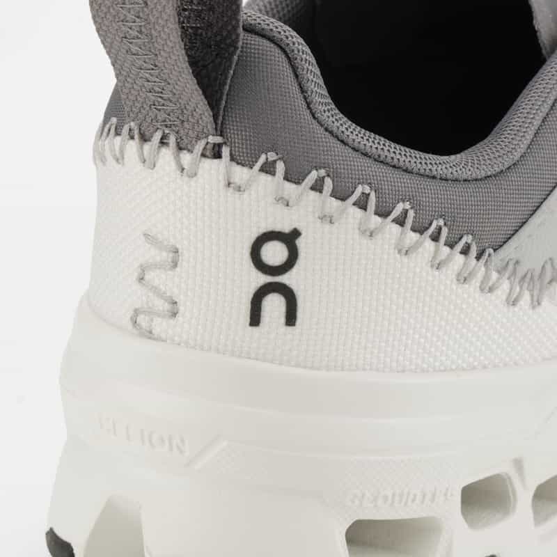 ON ON ＜オン＞ スニーカー "CLOUDAWAY 2" IVORY