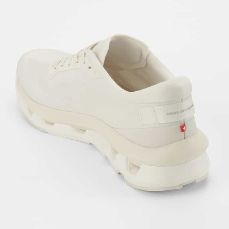 ON ON ＜オン＞ スニーカー "CLOUDZONE" IVORY