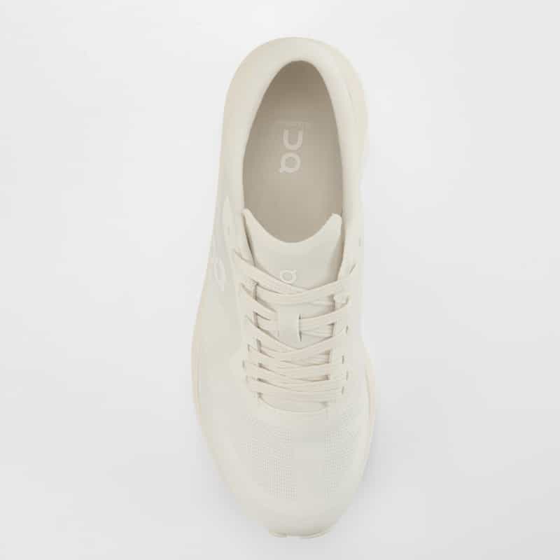 ON ON ＜オン＞ スニーカー "CLOUDZONE" IVORY