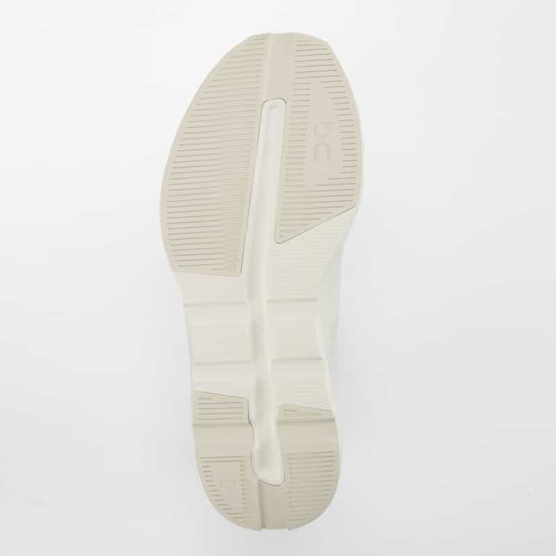 ON ON ＜オン＞ スニーカー "CLOUDZONE" IVORY