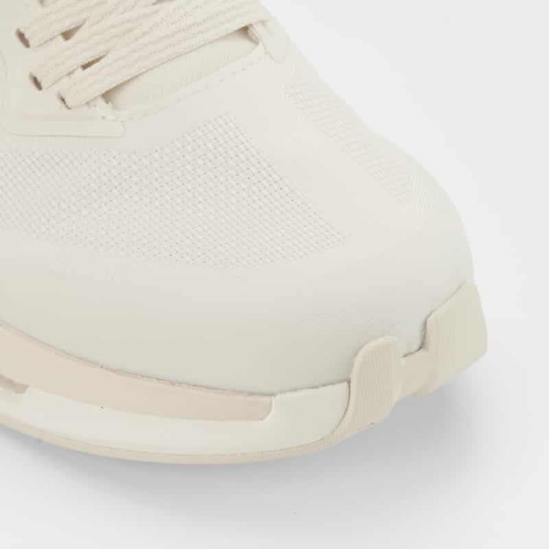 ON ON ＜オン＞ スニーカー "CLOUDZONE" IVORY