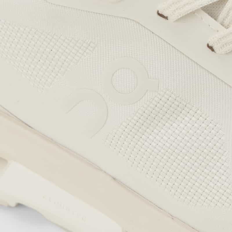 ON ON ＜オン＞ スニーカー "CLOUDZONE" IVORY