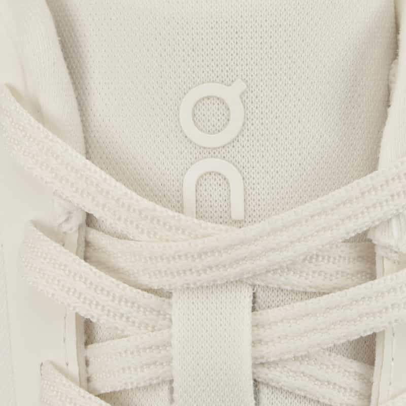 ON ON ＜オン＞ スニーカー "CLOUDZONE" IVORY