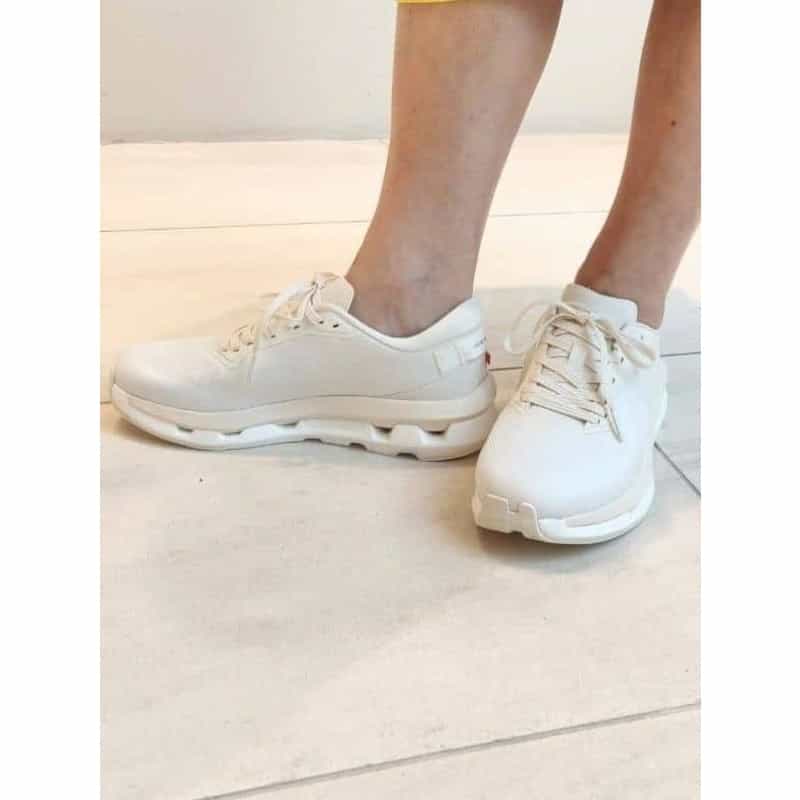 ON ON ＜オン＞ スニーカー "CLOUDZONE" IVORY