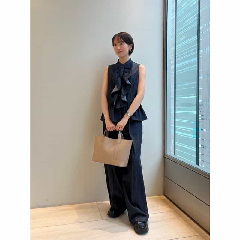 BARNEYS NEW YORK セットアップ ウォッシャブル デニム素材ラッフルデザインバンドカラーブラウス NAVY