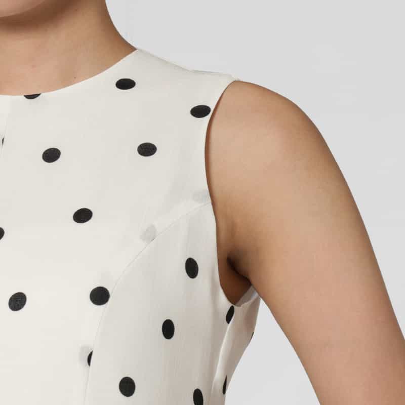 BARNEYS NEW YORK セットアップ ウォッシャブル リネンライク ドット柄ペプラムヘムブラウス WHITE