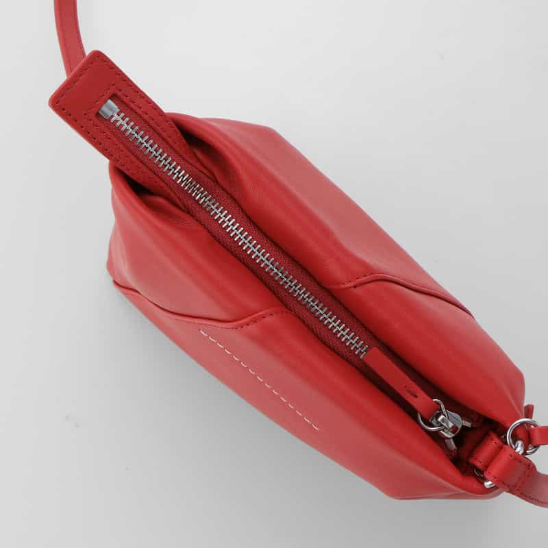 MM6 MAISON MARGIELA MM6 MAISON MARGIELA＜エムエム6 メゾン マルジェラ＞ レザーショルダーバッグ RED