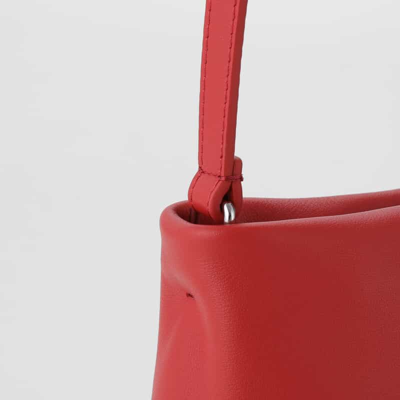 MM6 MAISON MARGIELA MM6 MAISON MARGIELA＜エムエム6 メゾン マルジェラ＞ レザーショルダーバッグ RED